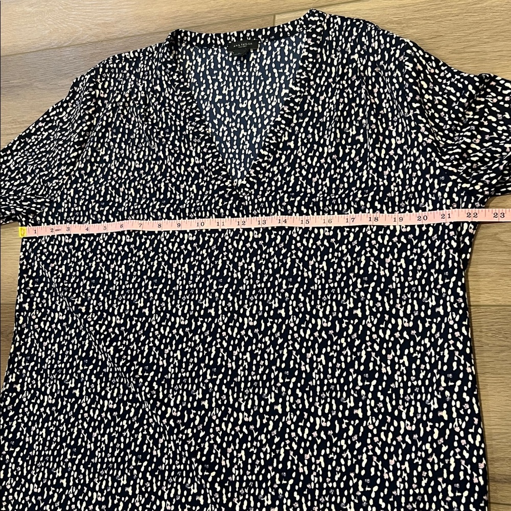 Ann Taylor Factory Navy Patterned Top Long Sleeved Business Casual Size Large - Picture 5 of 9